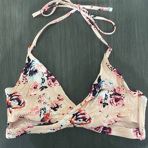 Floral crossover swim top. - Picture 1 of 2